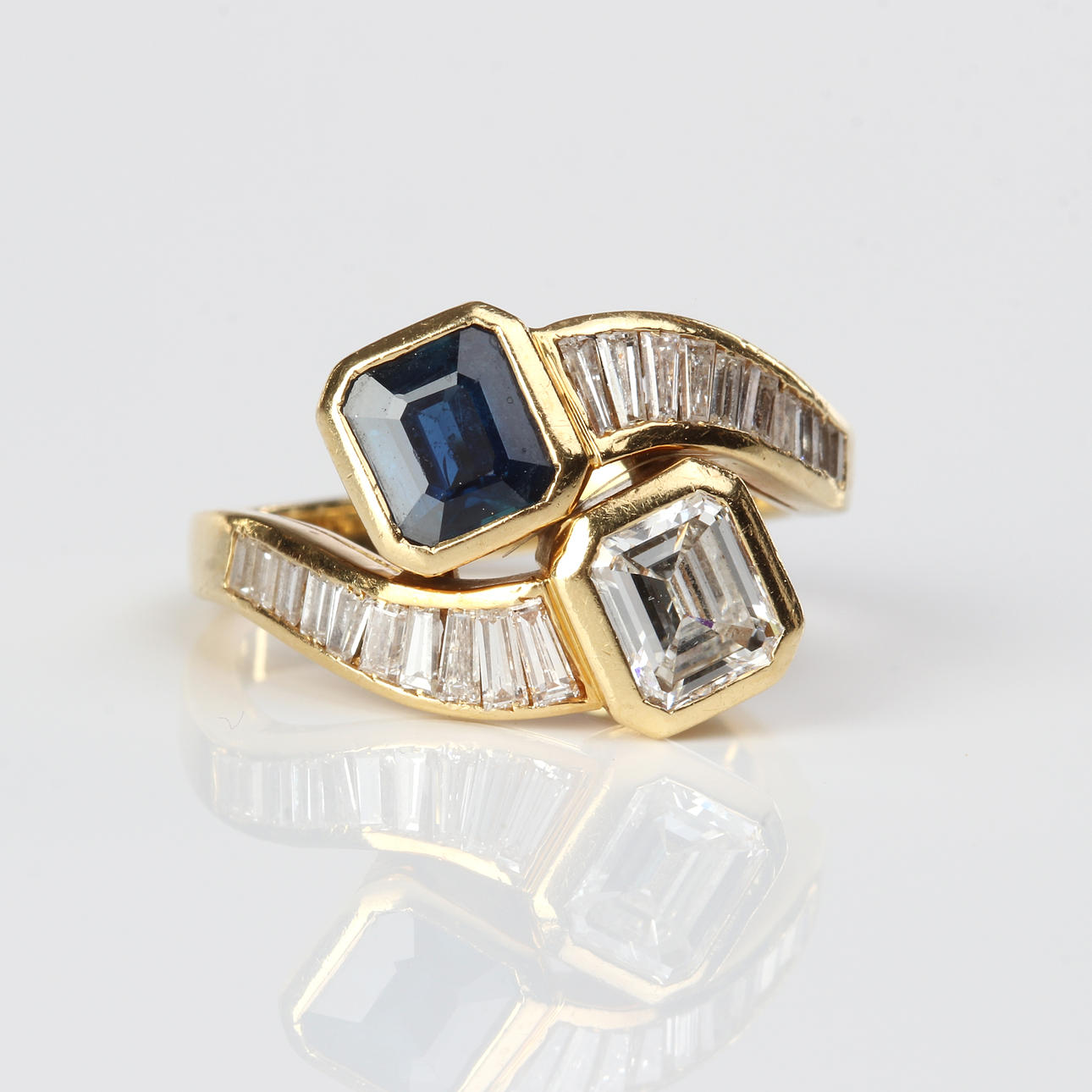 SAFIIRI & TIMANTTI SORMUS, 18k kultaa.