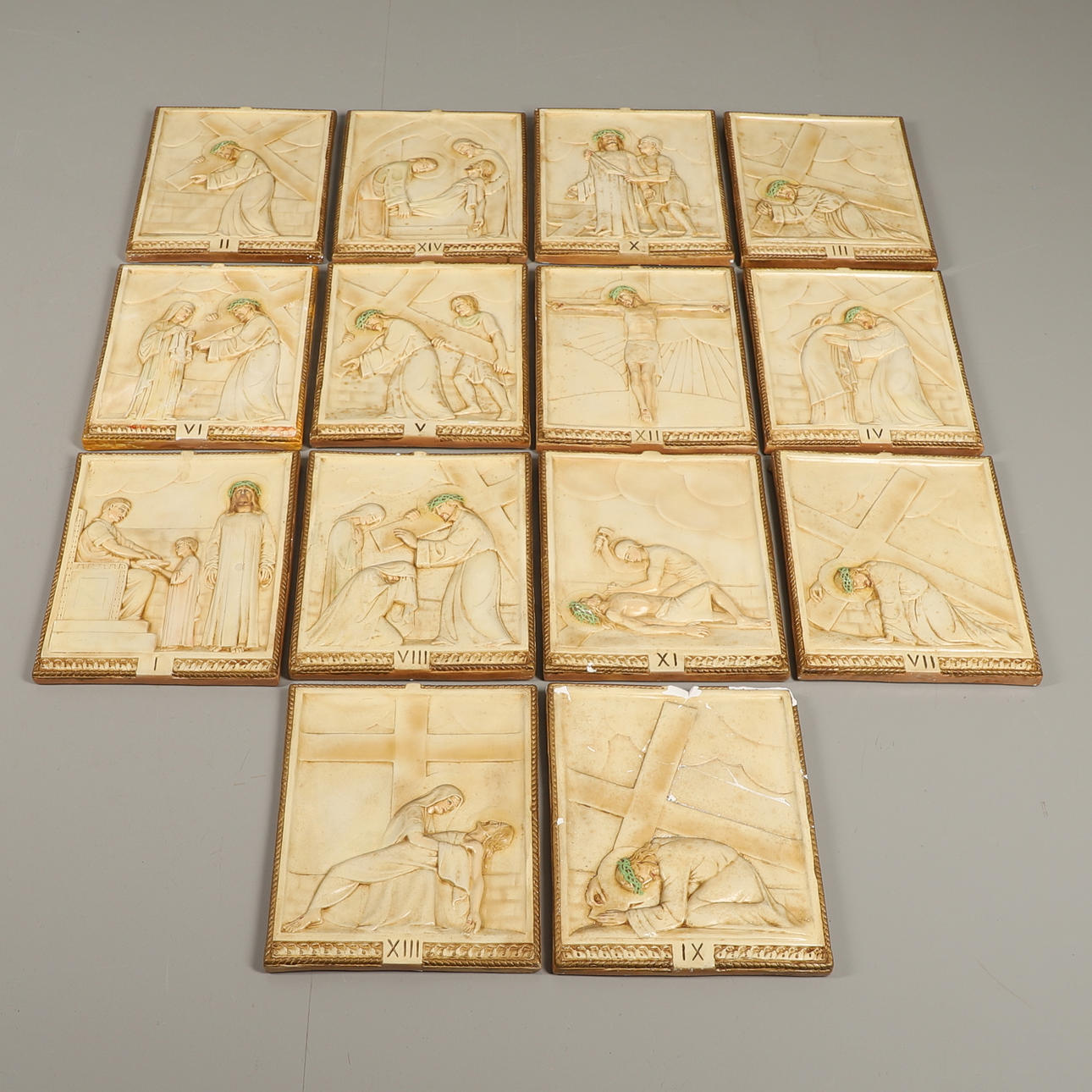 VÄGGSKYLTAR, FJORTON ”KORSETS STATIONER”.