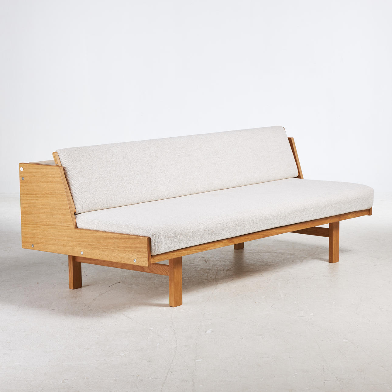 HANS J WEGNER. Sofa/dagseng, „GE-258", til Getama, egetræsfiner.