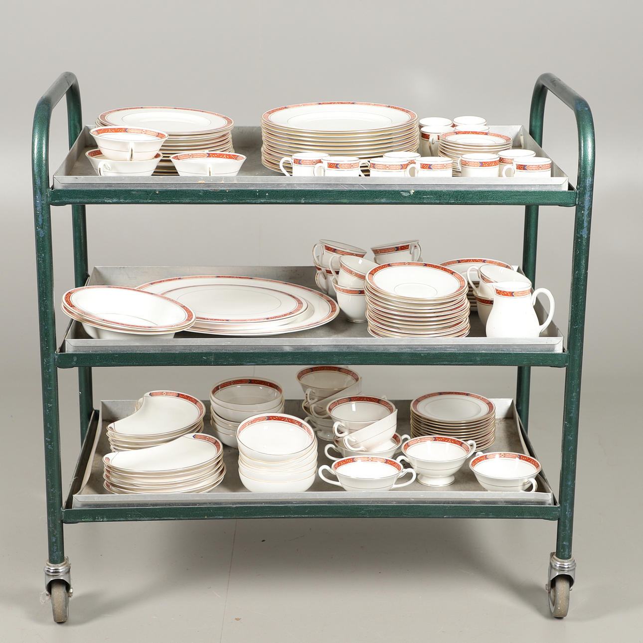 ROYAL WORCESTER - LARGE 'BEAUFORT' DINNER & TEA SERVICE.