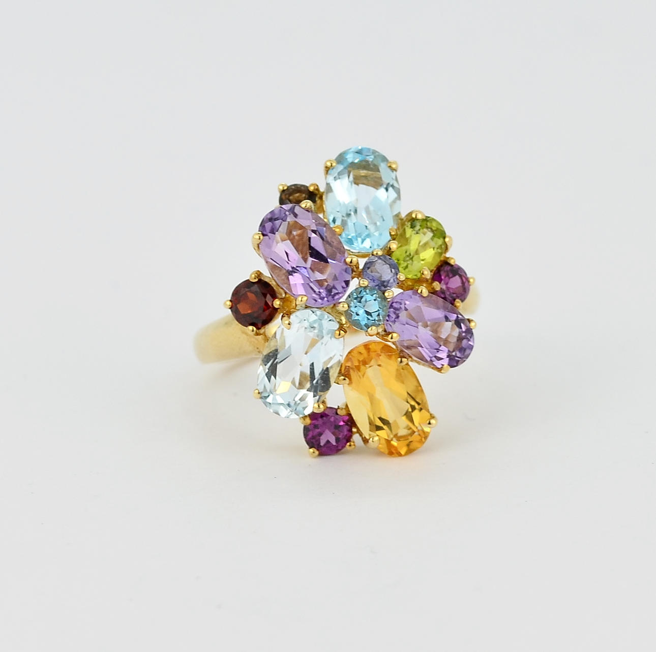 9CT GOLD MULTI STONE RING.