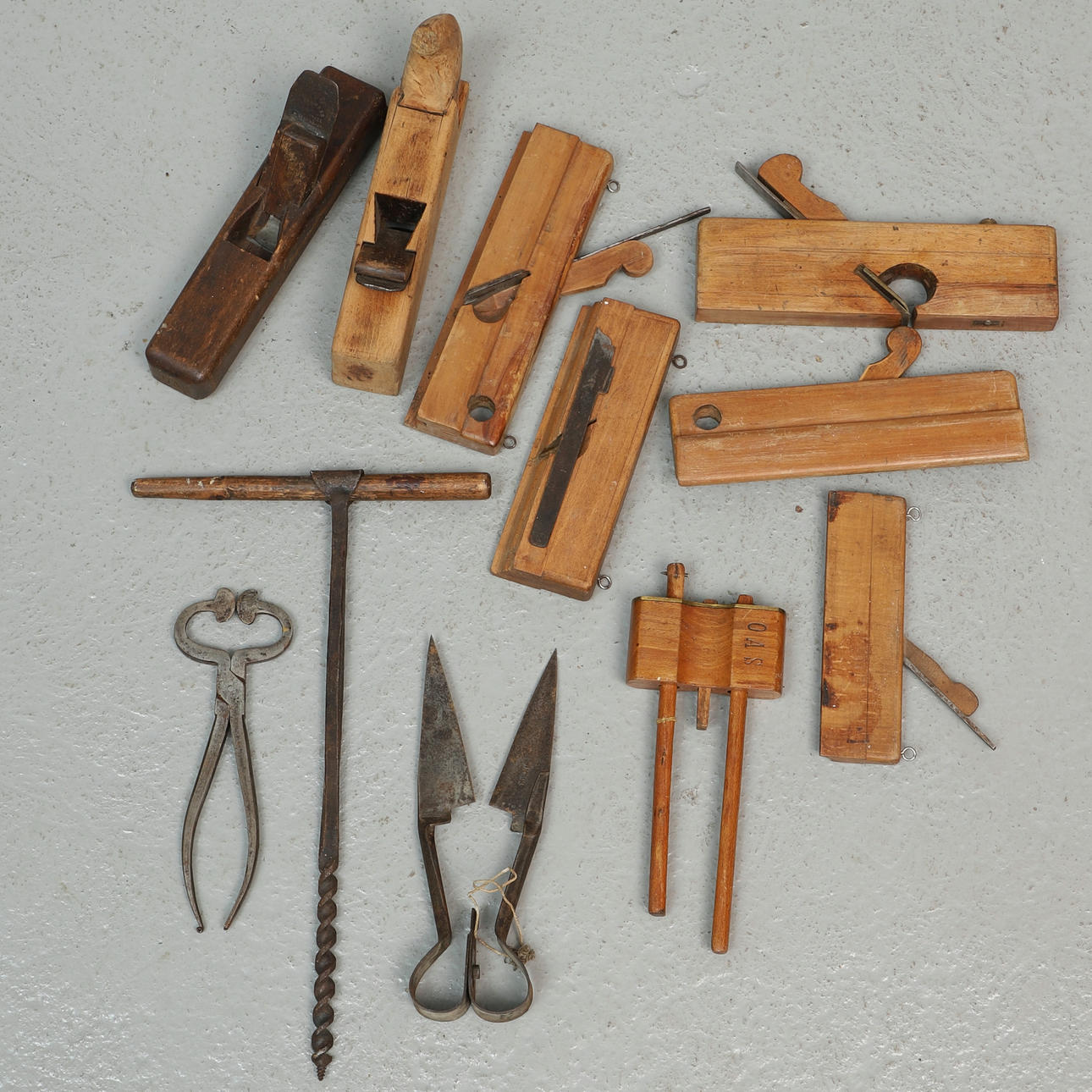 TOOLS & TOOLS, 11 pcs, wood & metal.