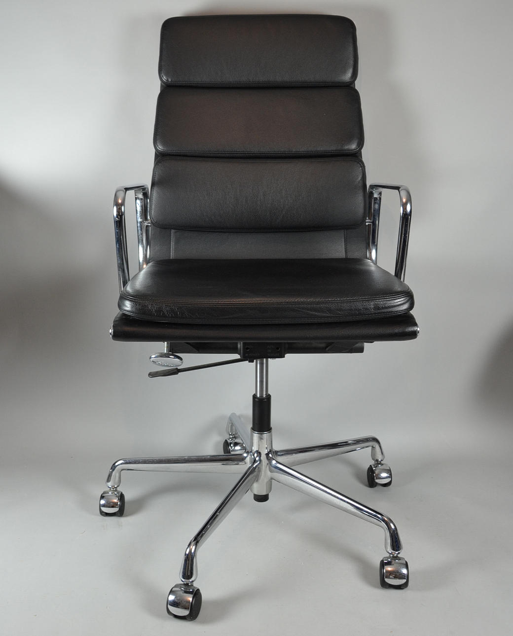 CHARLES & RAY EAMES. VITRA KONTORSSTOL EA 219.