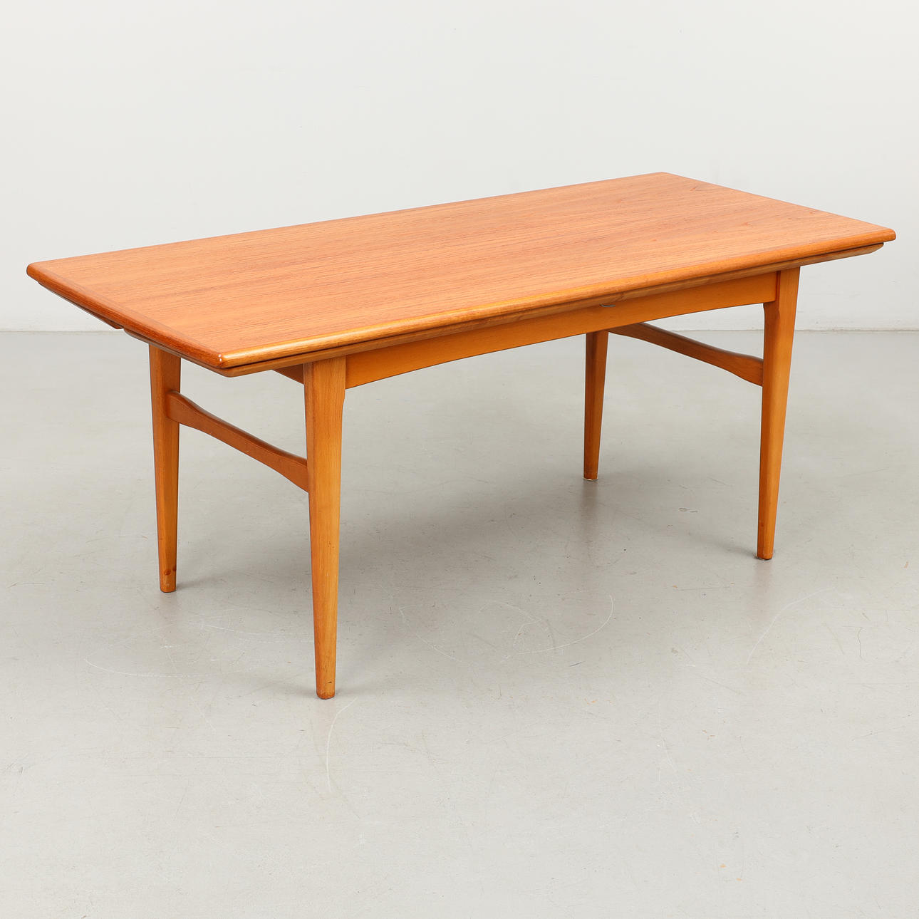 SOHVAPÖYTÄ, tiik, 1960-tal.