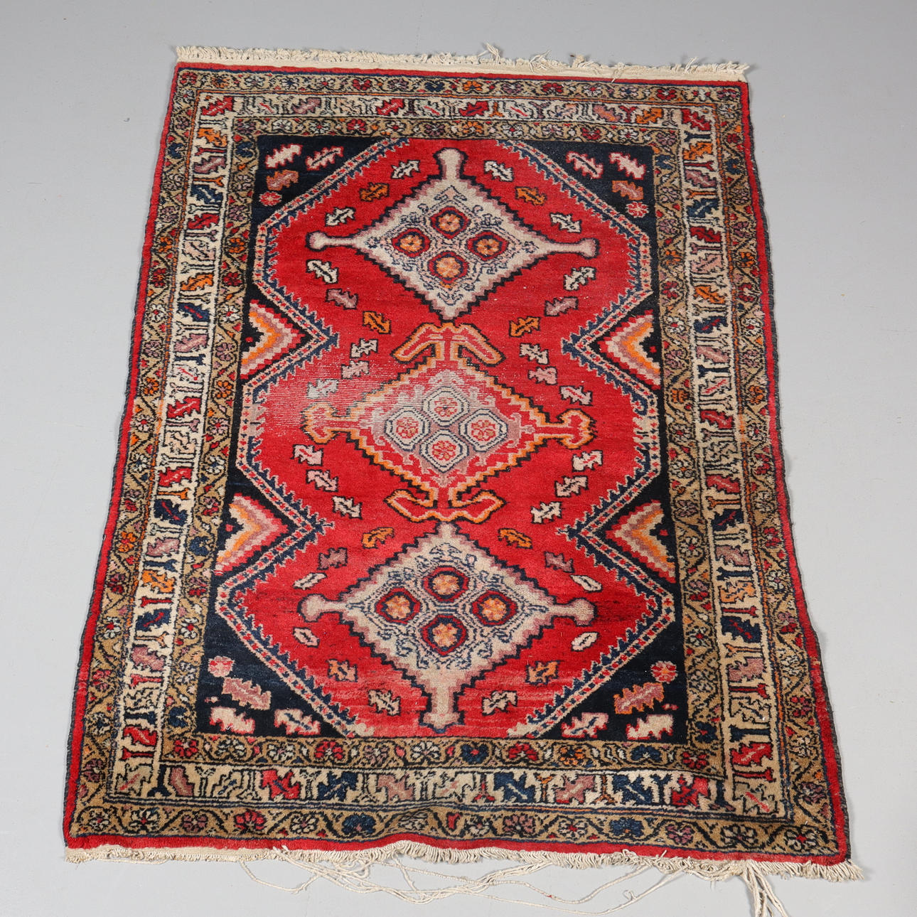 MATTO, itämainen, persialainen, käsinsolmittu.