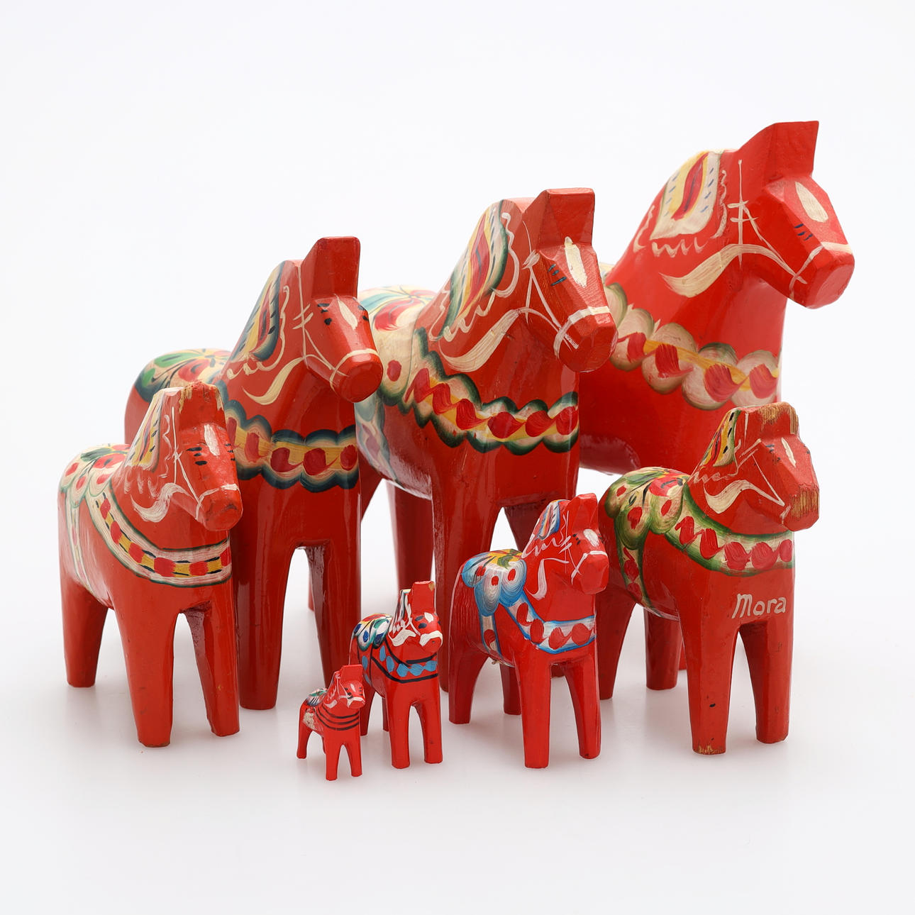 DALAHÄSTAR, 8 st, bemålat trä, 1900-talets mitt.