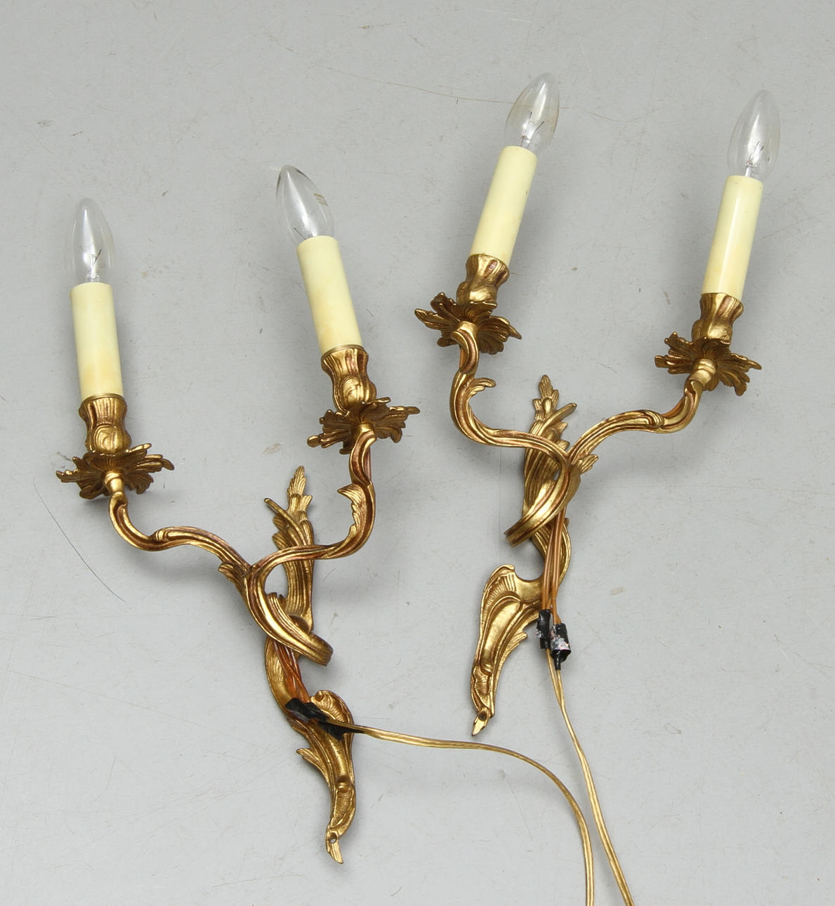 VÄGGLAMPETTER, ett par, rokokostil, 1900-tal.