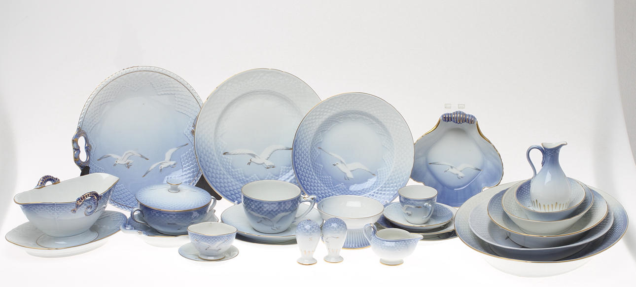 SERVISDELAR, ca 111 delar, porslin, "Måsen", Bing & Gröndahl.