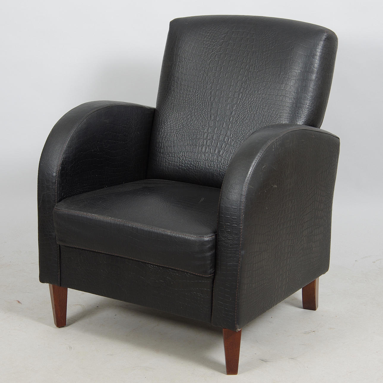 FÅTÖLJ, svart kontsläder, modern design.