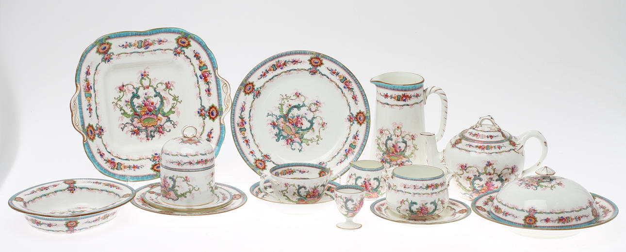 SERVISDELAR, ca 39 delar, Cauldon China, England.