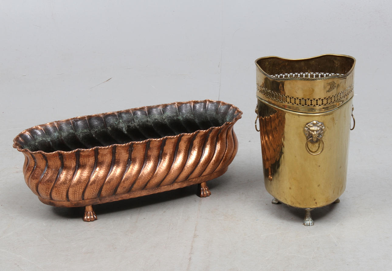 YTTERFODER, 2 st, mässing och koppar, Spanien och Italien , 1900-talets andra hälft.