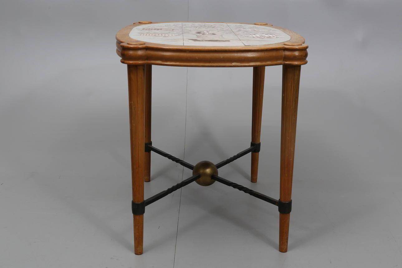 BORD MED KAKELPLATTOR, ek och smide, handmålade plattor, 1946.