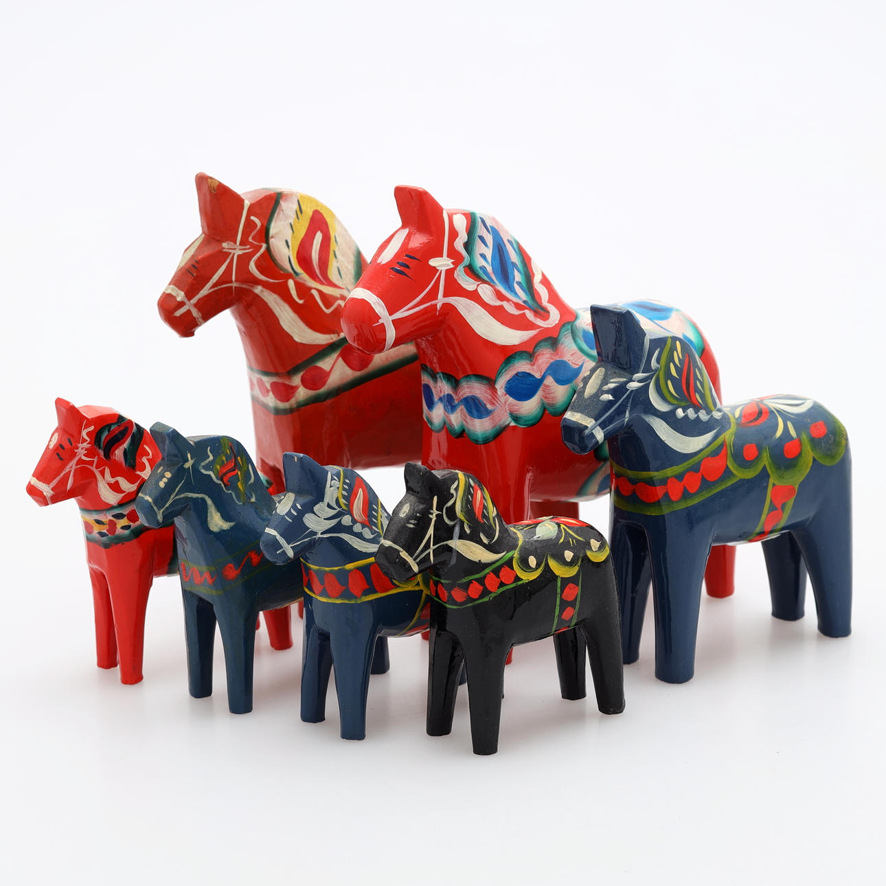 DALAHÄSTAR, 7 st, bemålat trä, 1900-talets andra hälft.