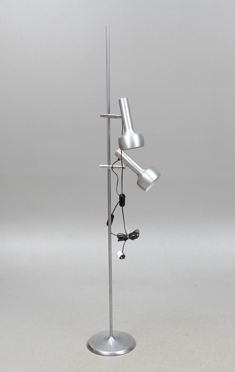 GOLVLAMPA, vitmetall, 1960/70-tal.