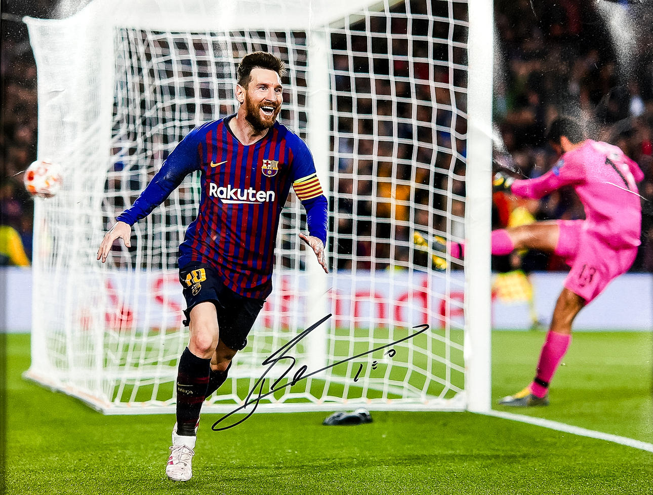 PHOTOGRAPH, signed Lionel Messi.