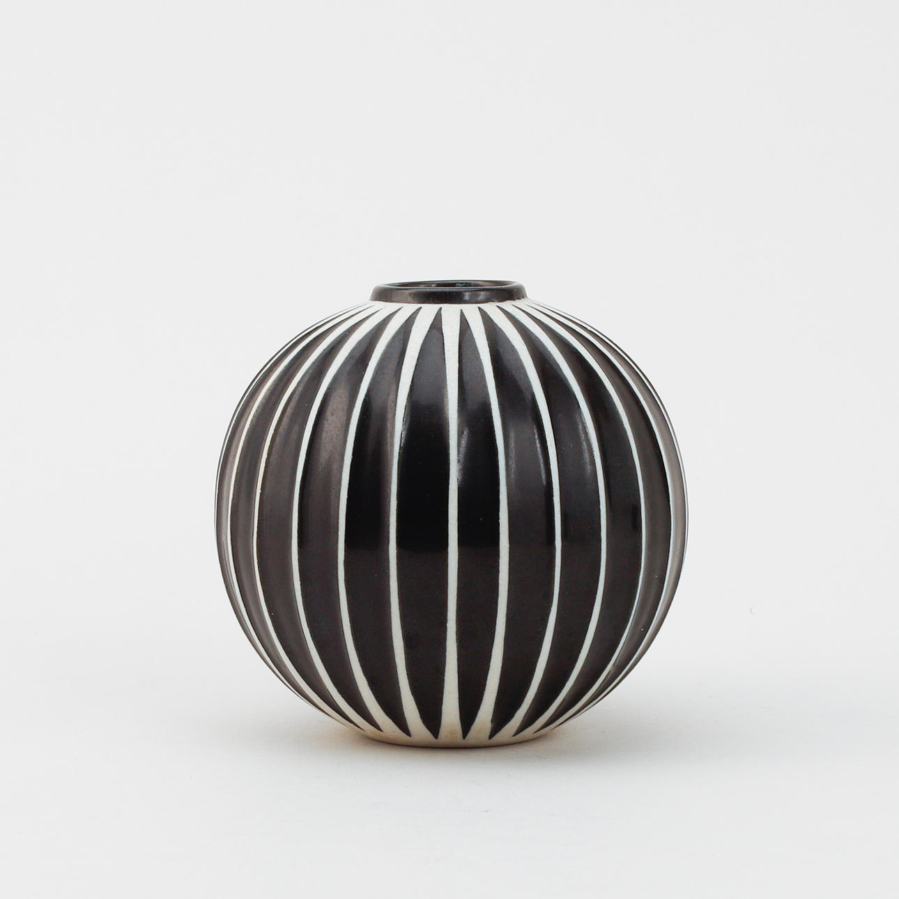 STIG LINDBERG. Eine Vase, „Domino“, Gustavsberg.