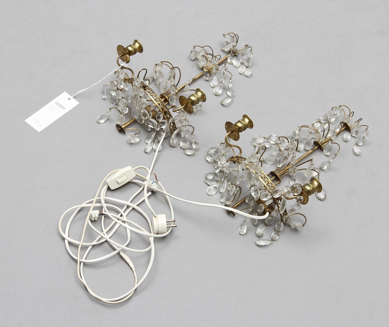 VÄGGLYSTRAR, ett par, empirestil.