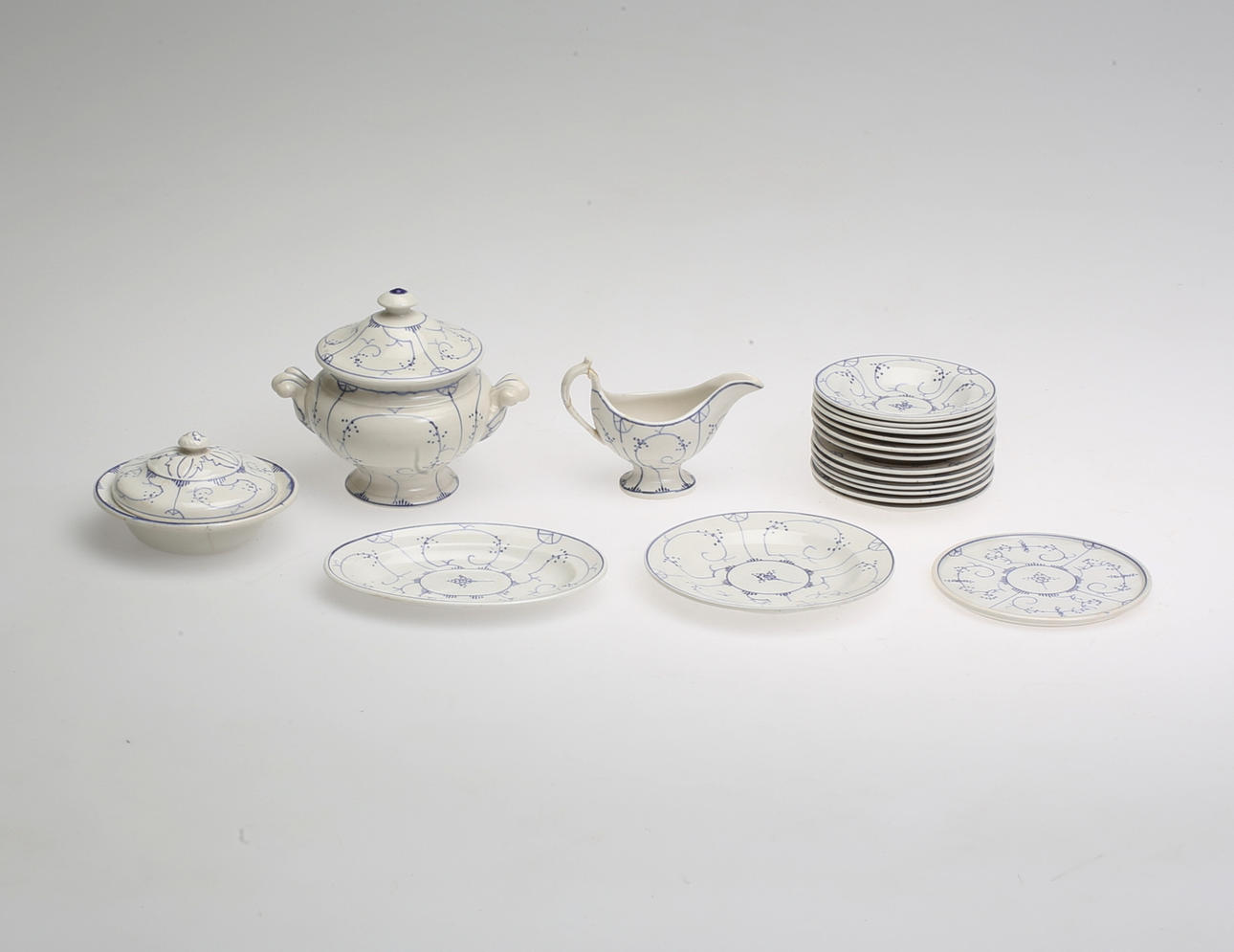 DOCKSERVIS, 18 delar, "Musselmalet" Villeroy & Boch, Dresden.