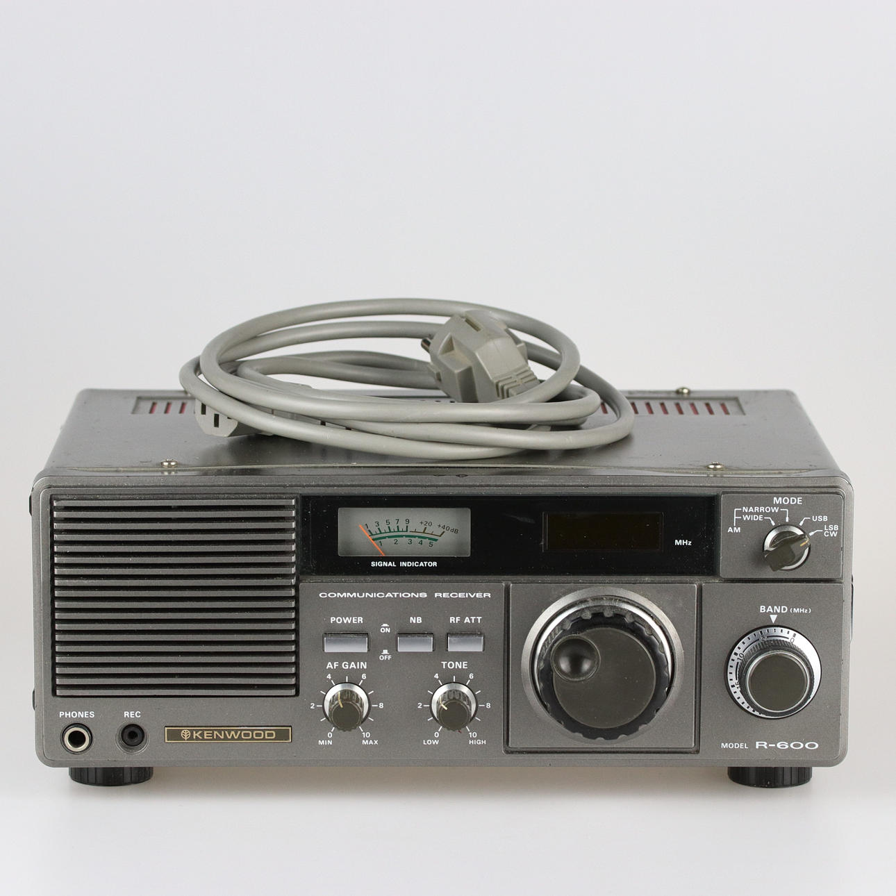 A KENWOOD communications receiver, model R-600, Japan, 1980s