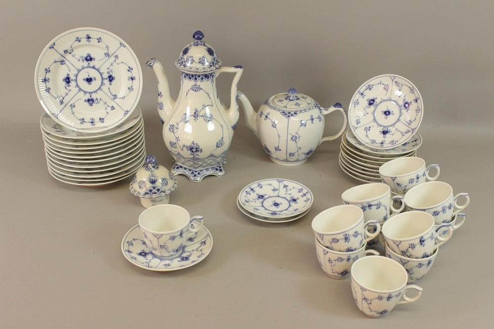 KUNGLIGT PORSLIN I KÖPENHAMN. 39-bit kaffe/te set.