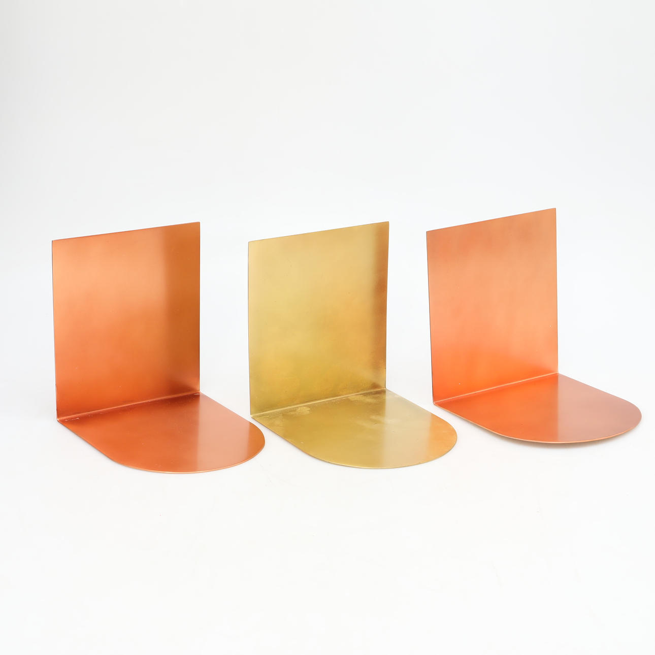 KLONG, BOKSTÖD, 3 st, nutida. Koppar/mässing.