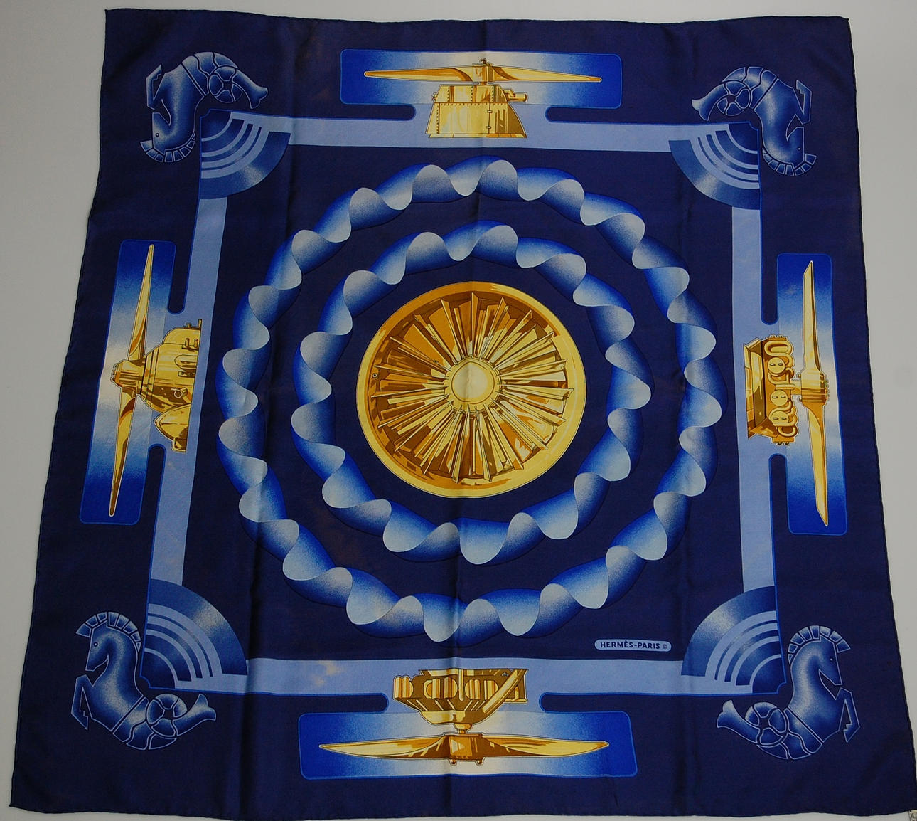 SCARF, Hermés Frankrike.