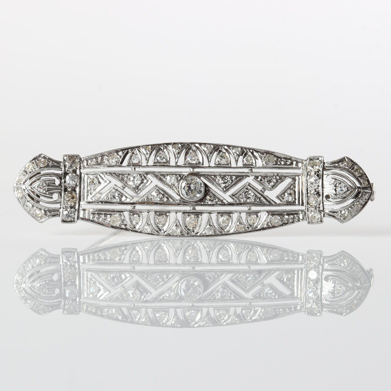 BROOCH WITH DIAMONDS, Approx 0.65 ct.