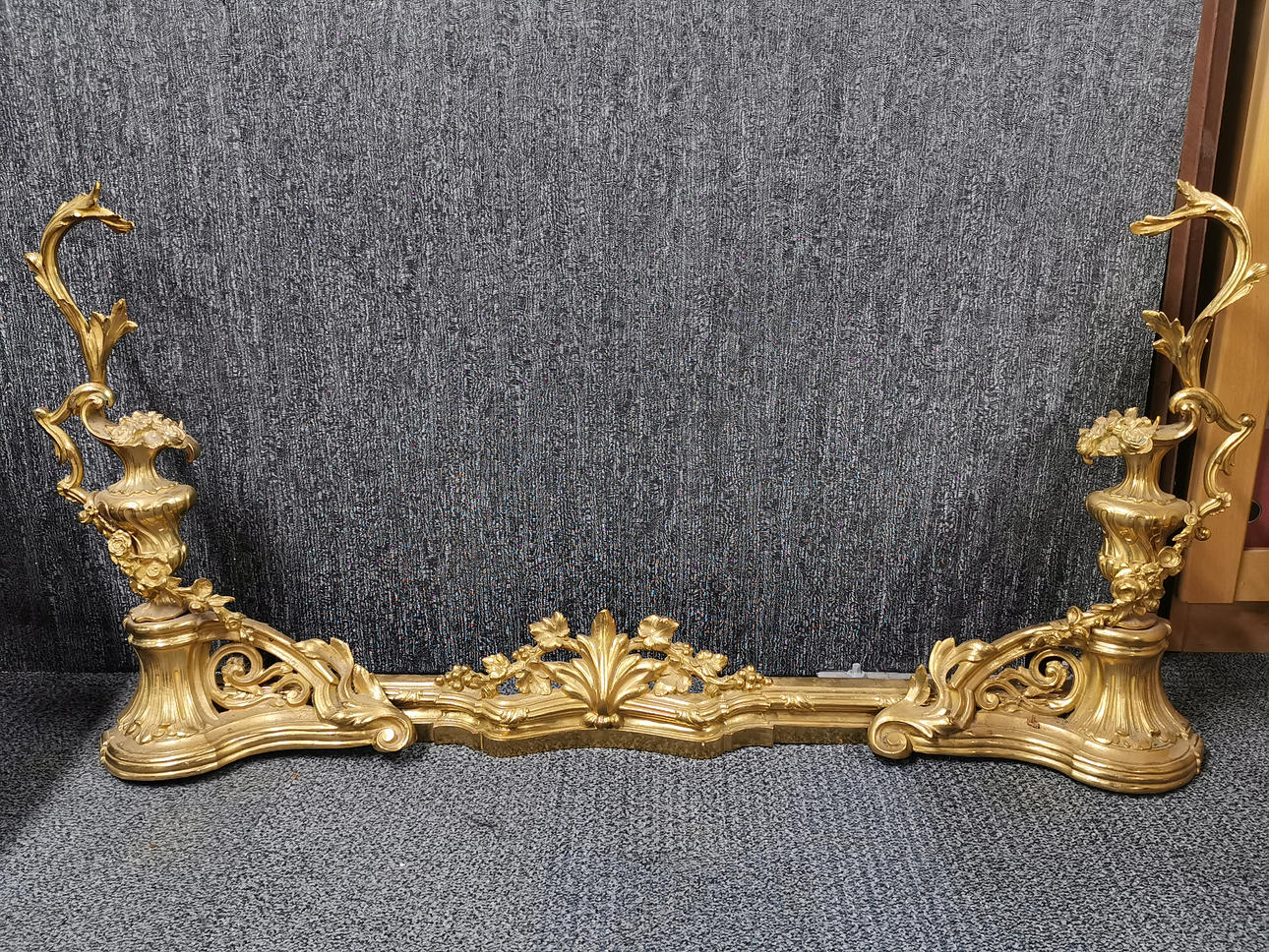 GILT BRASS FIREPLACE FENDER.