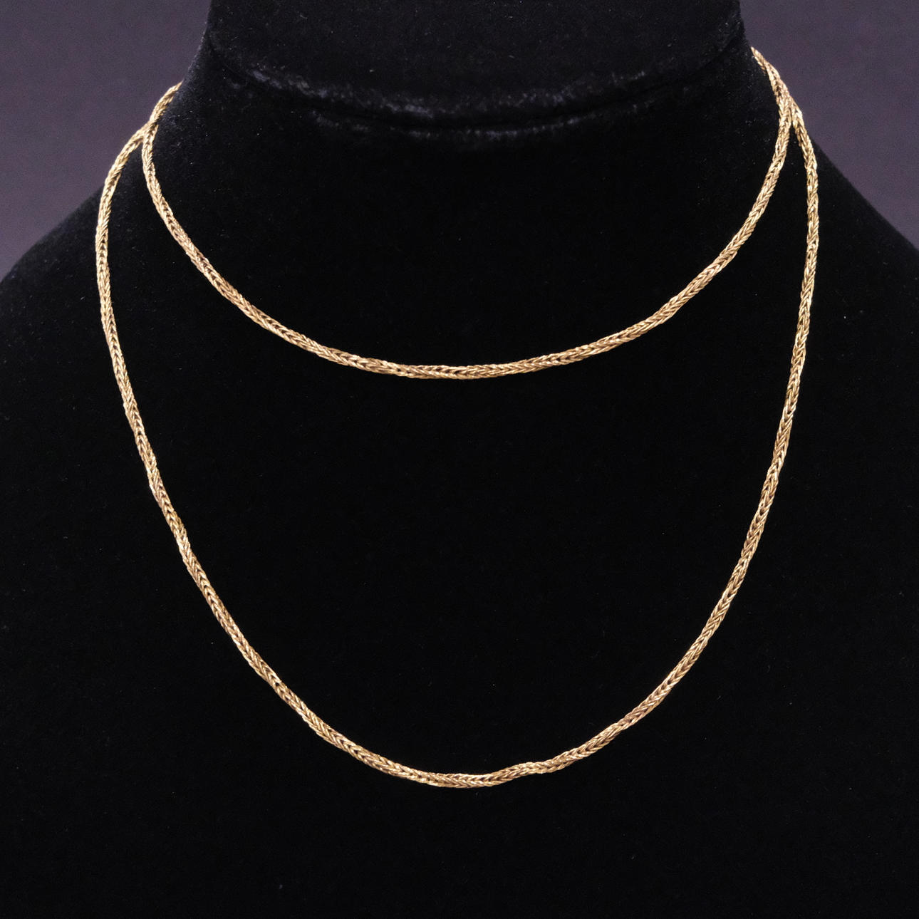 HALSKÆDE, 14K GULD, SNOET SILDEBEN.