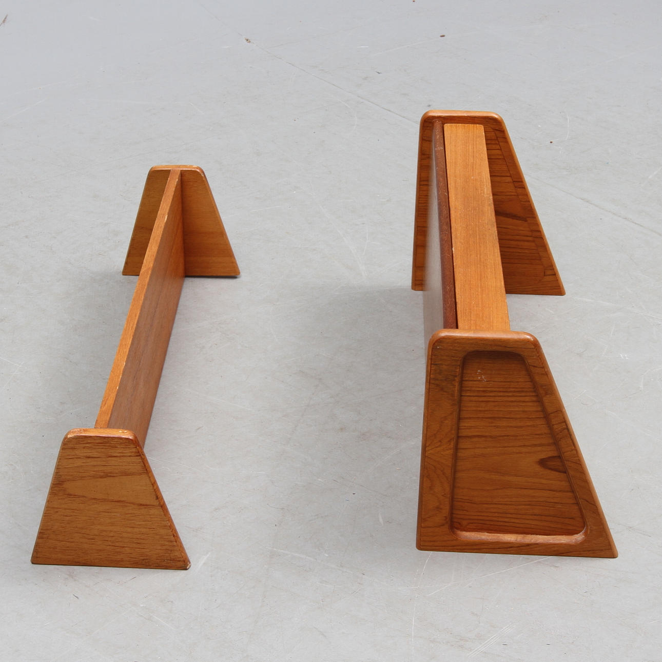 VÄGGHYLLOR 2 st, 1900-tal.