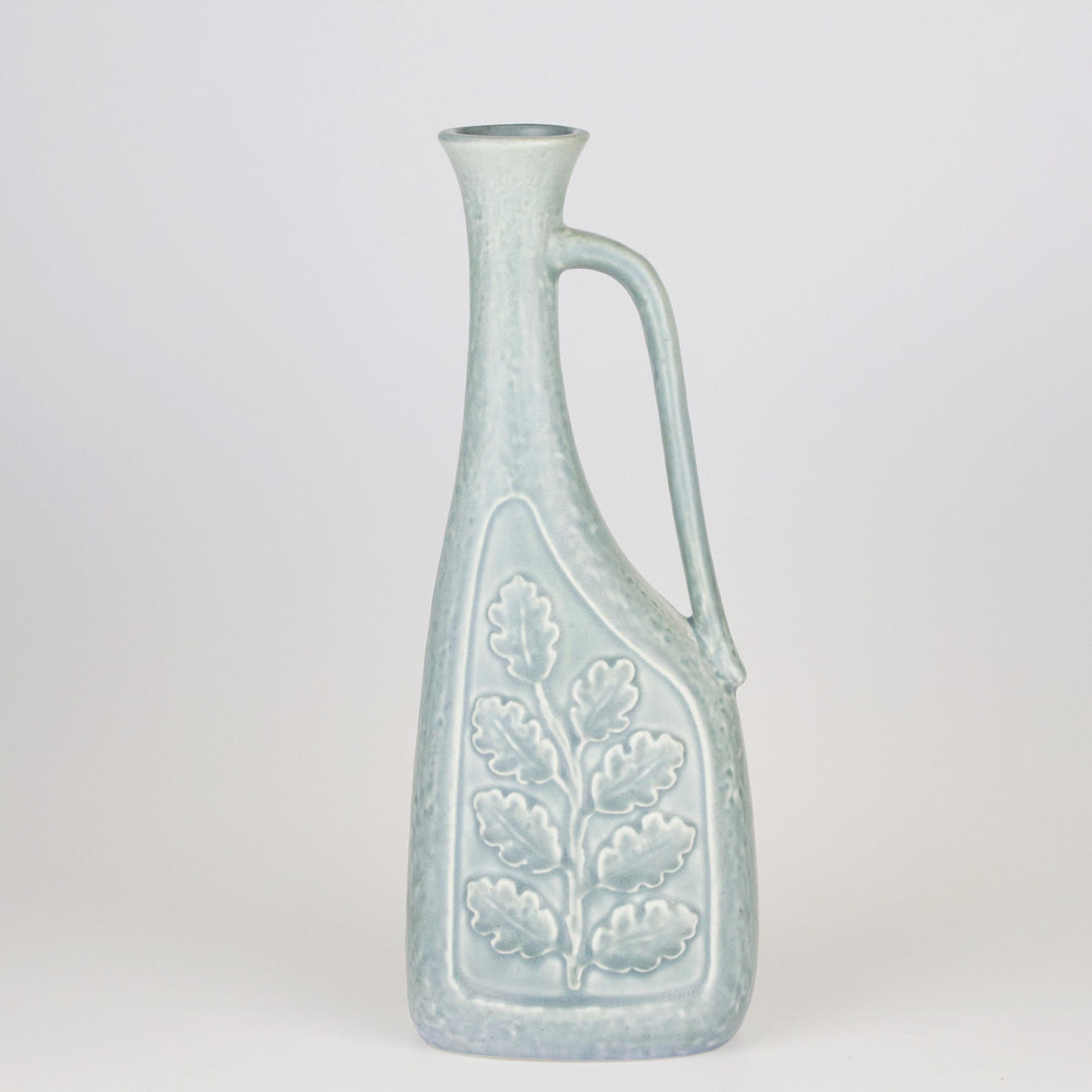 GUNNAR NYLUND. Hänkelvas, "ekblad", stengods, Rörstrand.