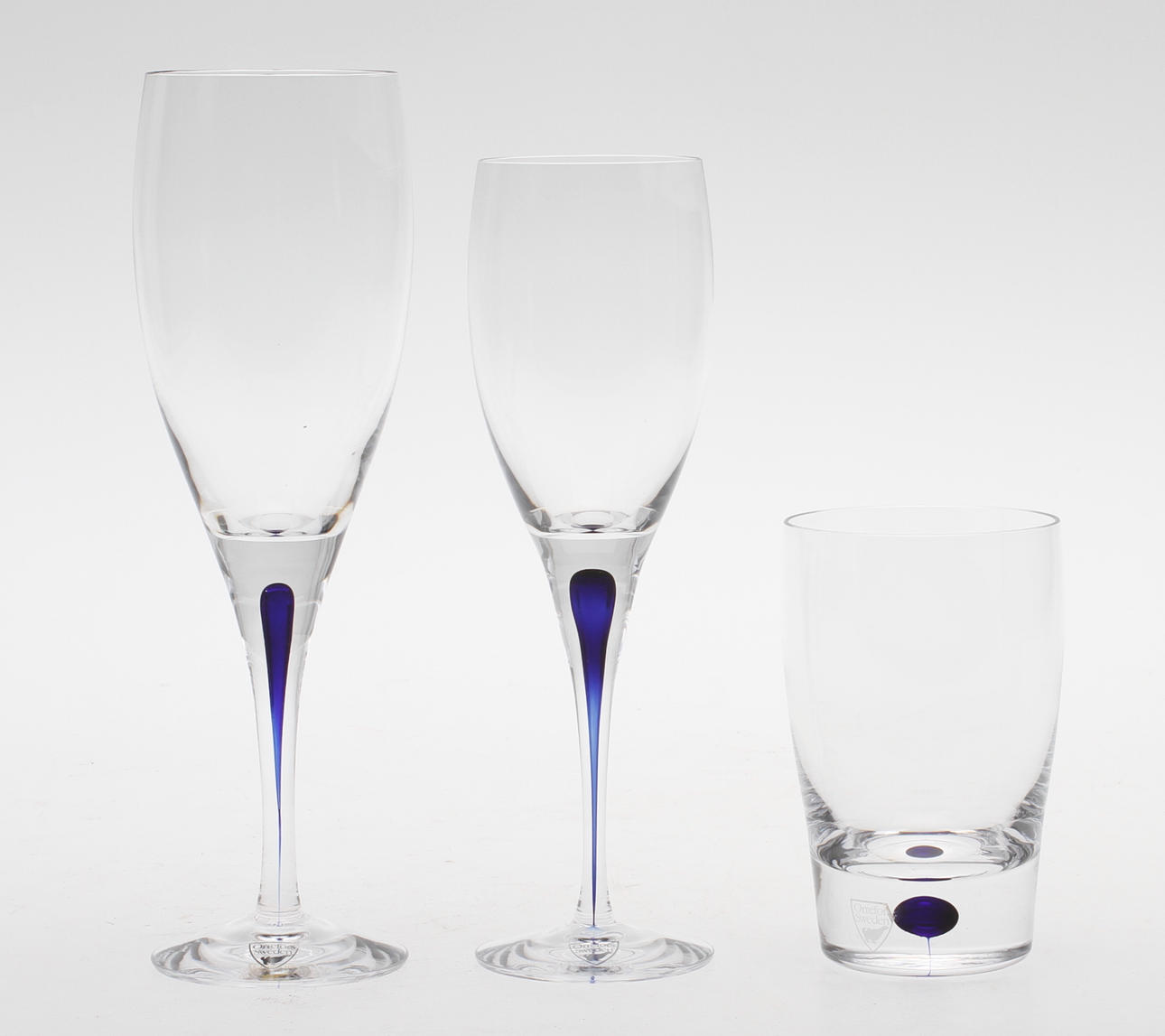 GLASSERVISDELAR, "Intermezzo", Erika Lagerbielke för Orrefors, totalt 20 delar.