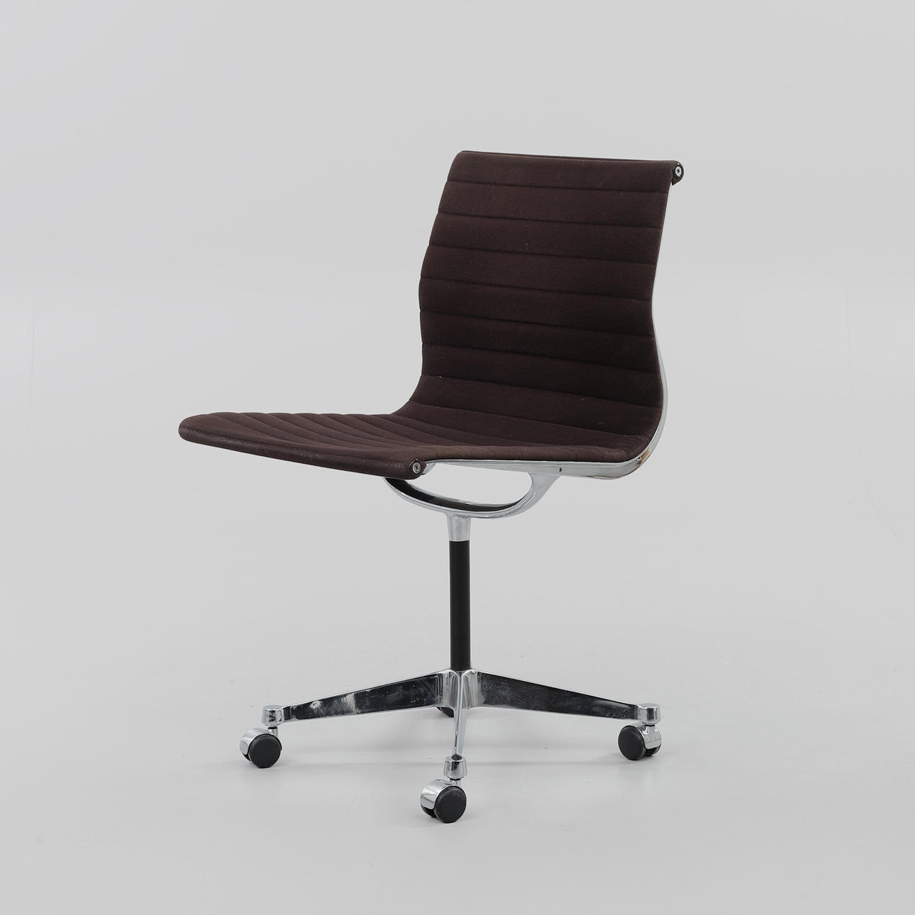 CHARLES & RAY EAMES. Bürostuhl, Herman Miller.