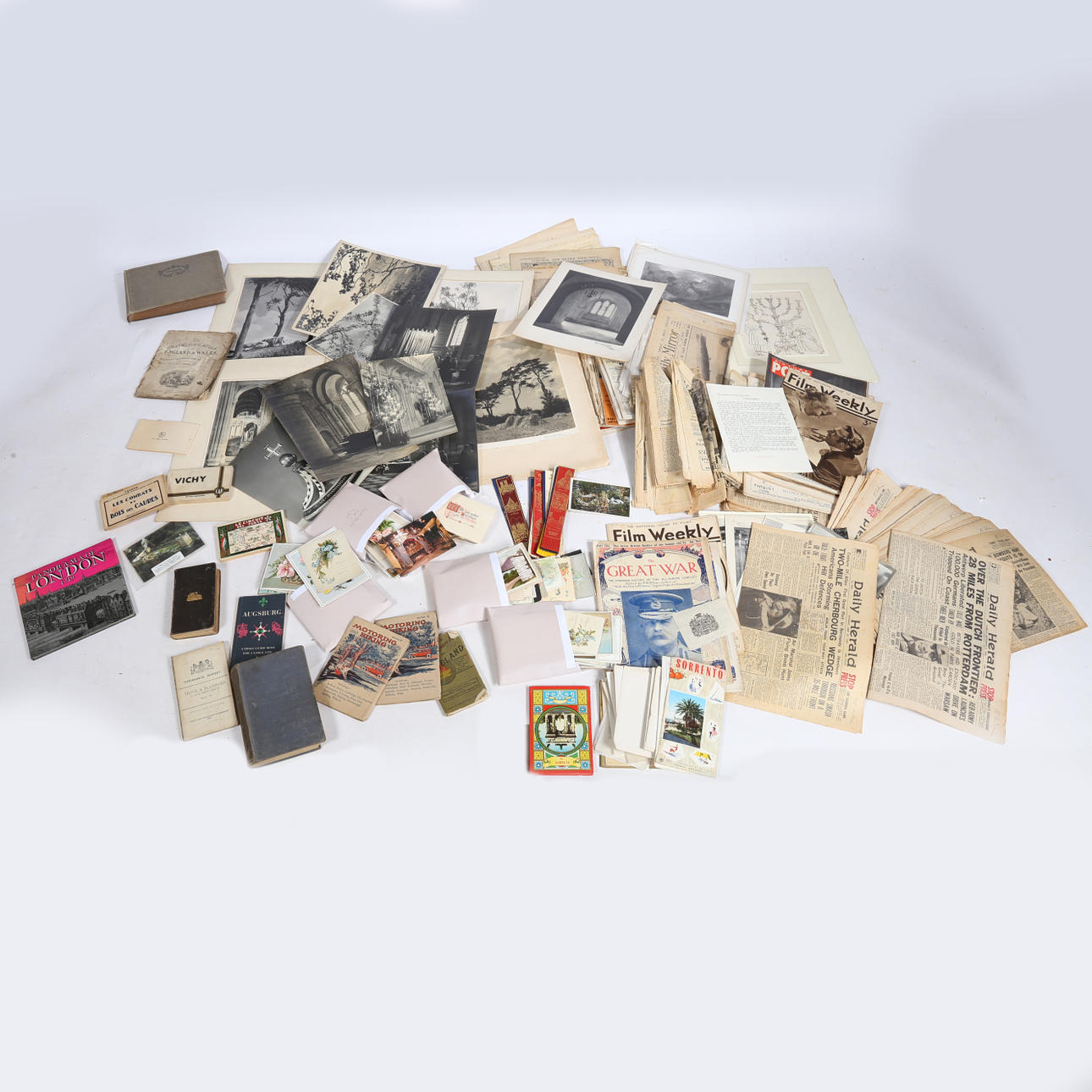 A LARGE COLLECTION OF EPHEMERA (2).