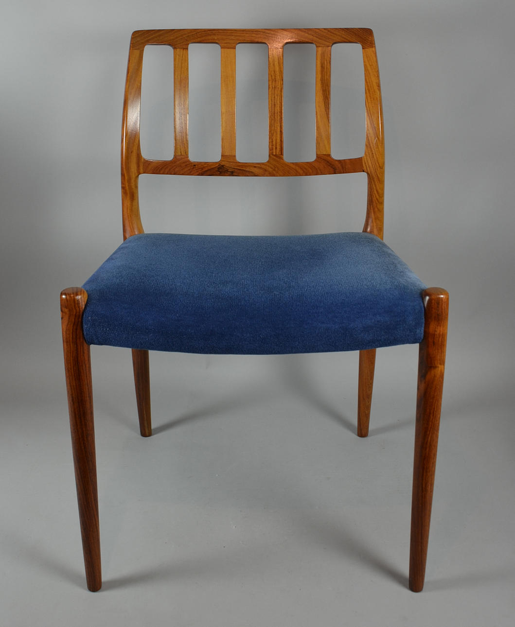 NIELS O. MÖLLER. STOL.