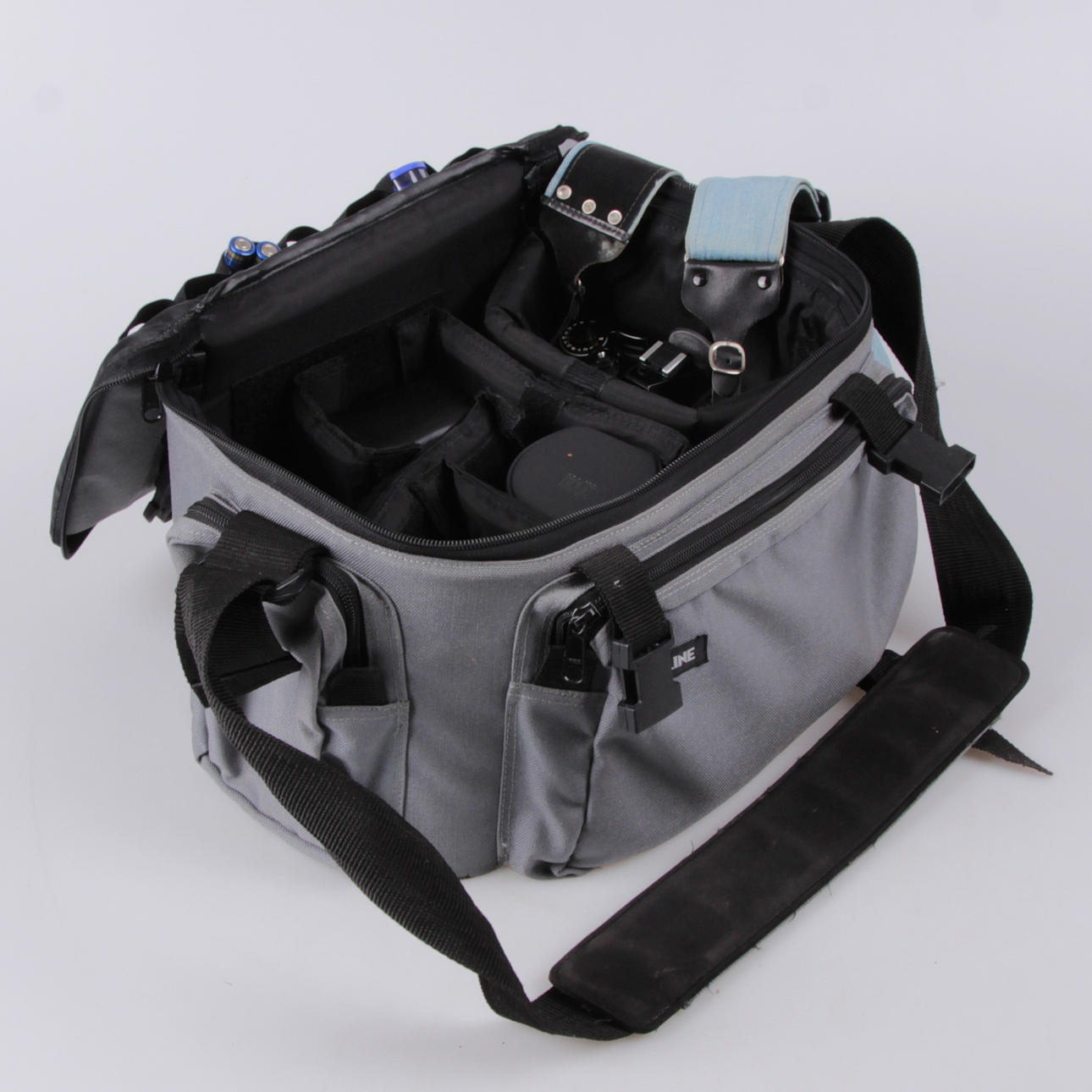 KAMERA, med tillbehör, Canon AE-1, 1900-tal.