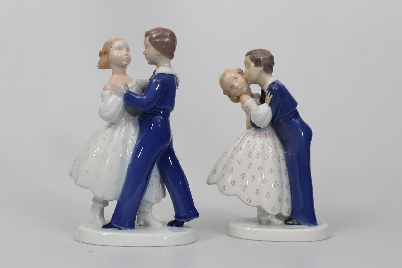 FIGURINER, porslin, 2 stycken, "Första dansen" och "Första kyssen", Bing & Gröndahl.