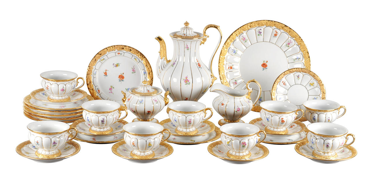 ERNST LEUTERITZ FÜR MEISSEN. X-form spridda blommor guld brons Service, 9 platsinställningar & kaffekärna & bakverk skål.