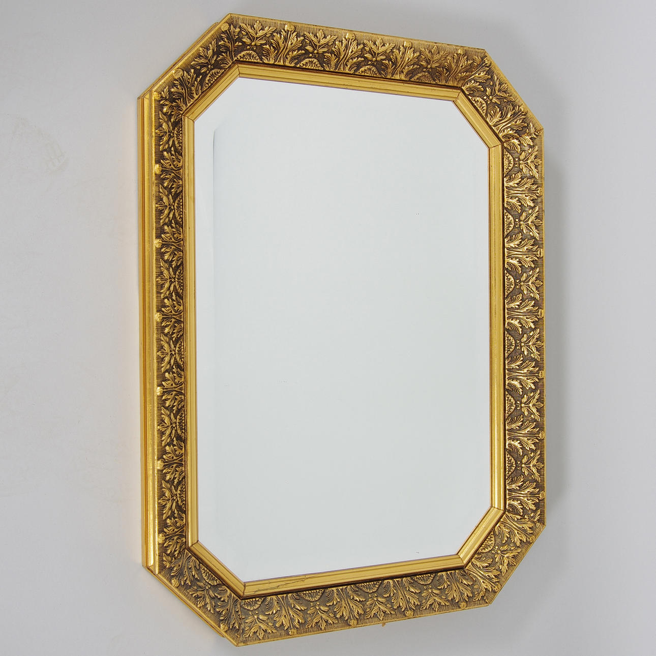 SPEGEL, förgylld med fasettslipat glas, 1900-tal.