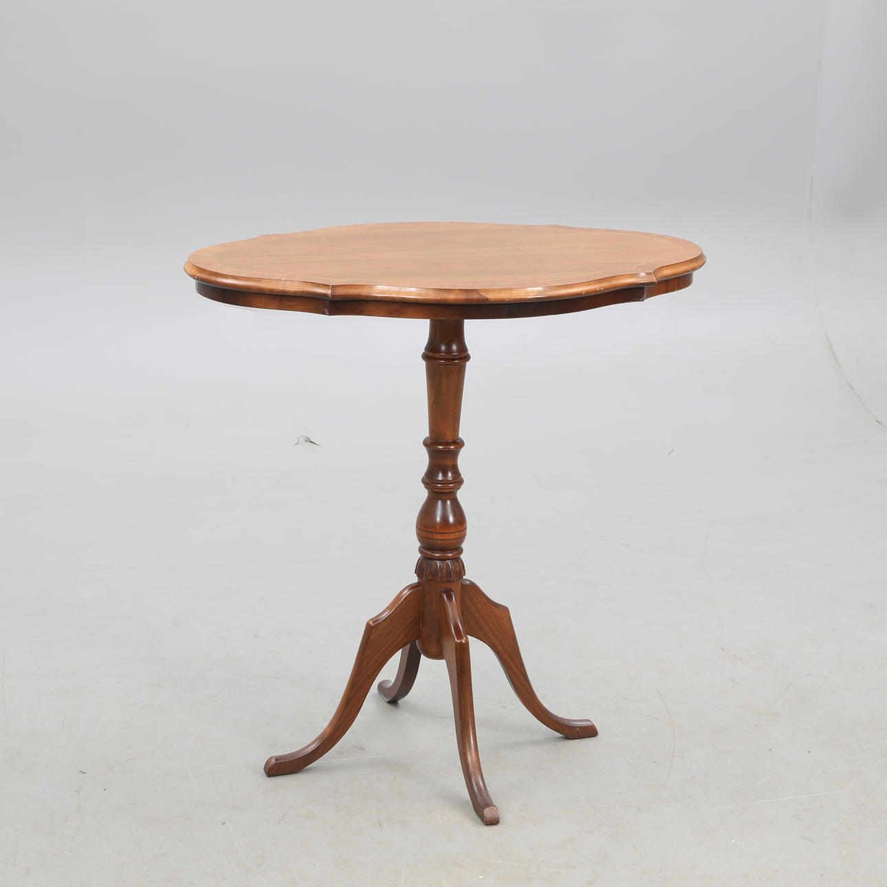 PILLAR TABLE. Furniture - Tables - Auctionet