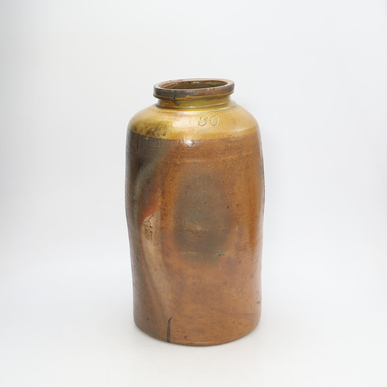 CERAMIC MUG, marked 30.