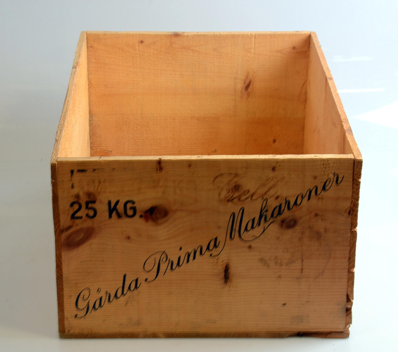 TRÄLÅDA, Gårda prima makaroner.