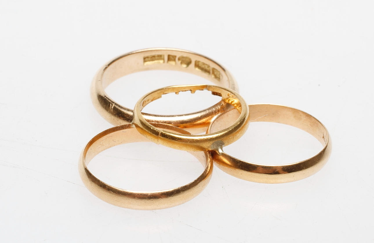 GULDSMYCKE, 18k guld, vikt ca 10.3 gr.