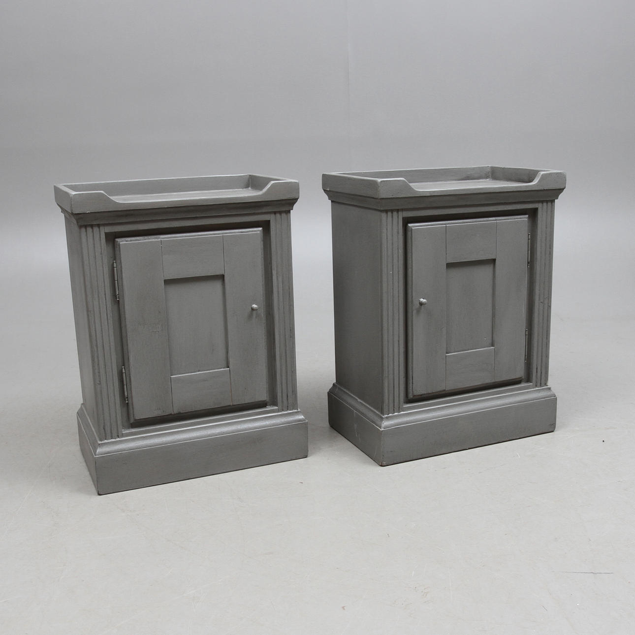 SKÅP/SÄNGBORD, ett par, 2000-tal.