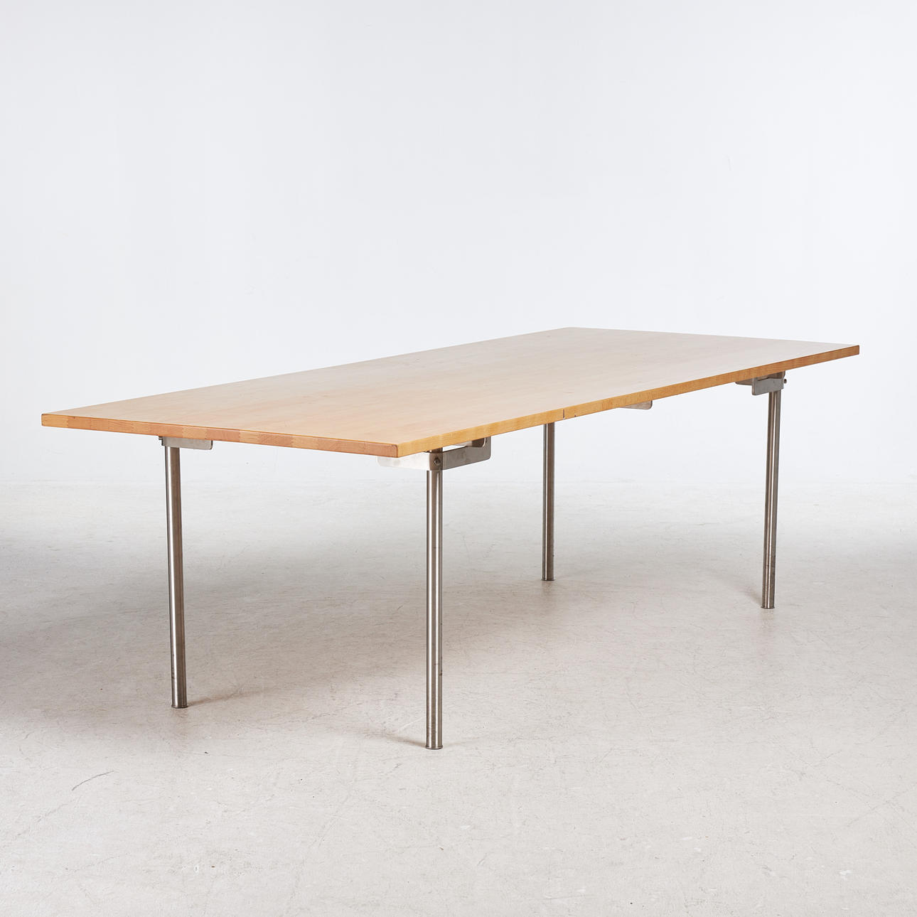 HANS J. WEGNER, a dining table, model CH 318, Carl Hansen & son.