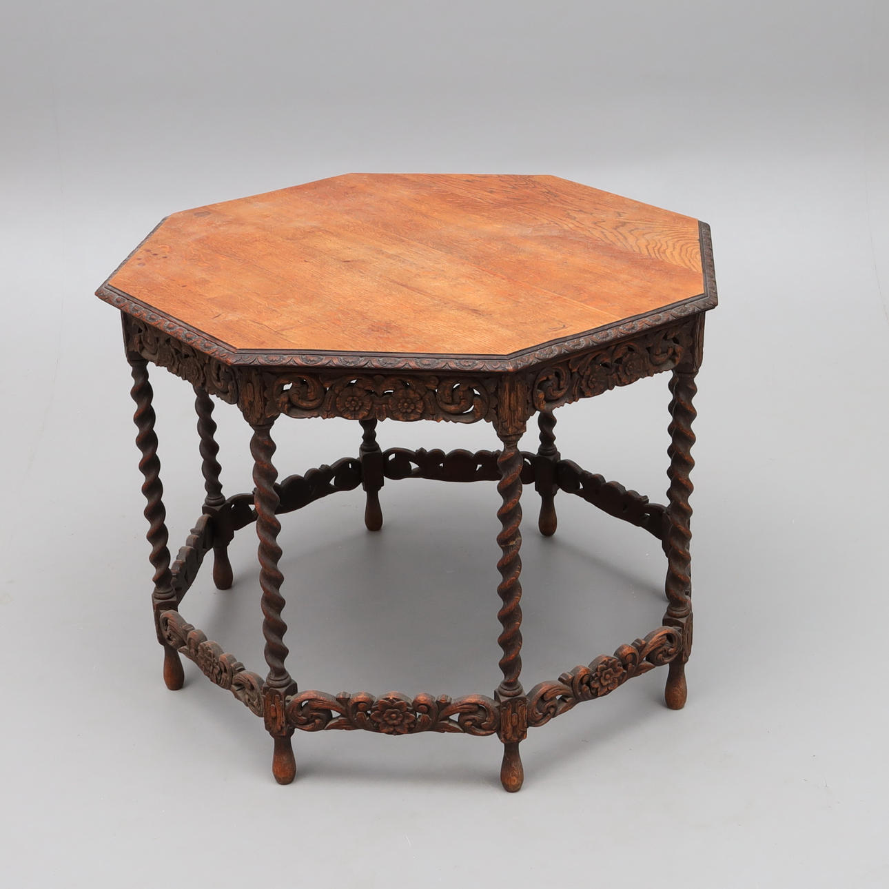 Achteckiger Barock-Couchtisch aus Eichenholz, erste Hälfte des 20. Jahrhunderts.