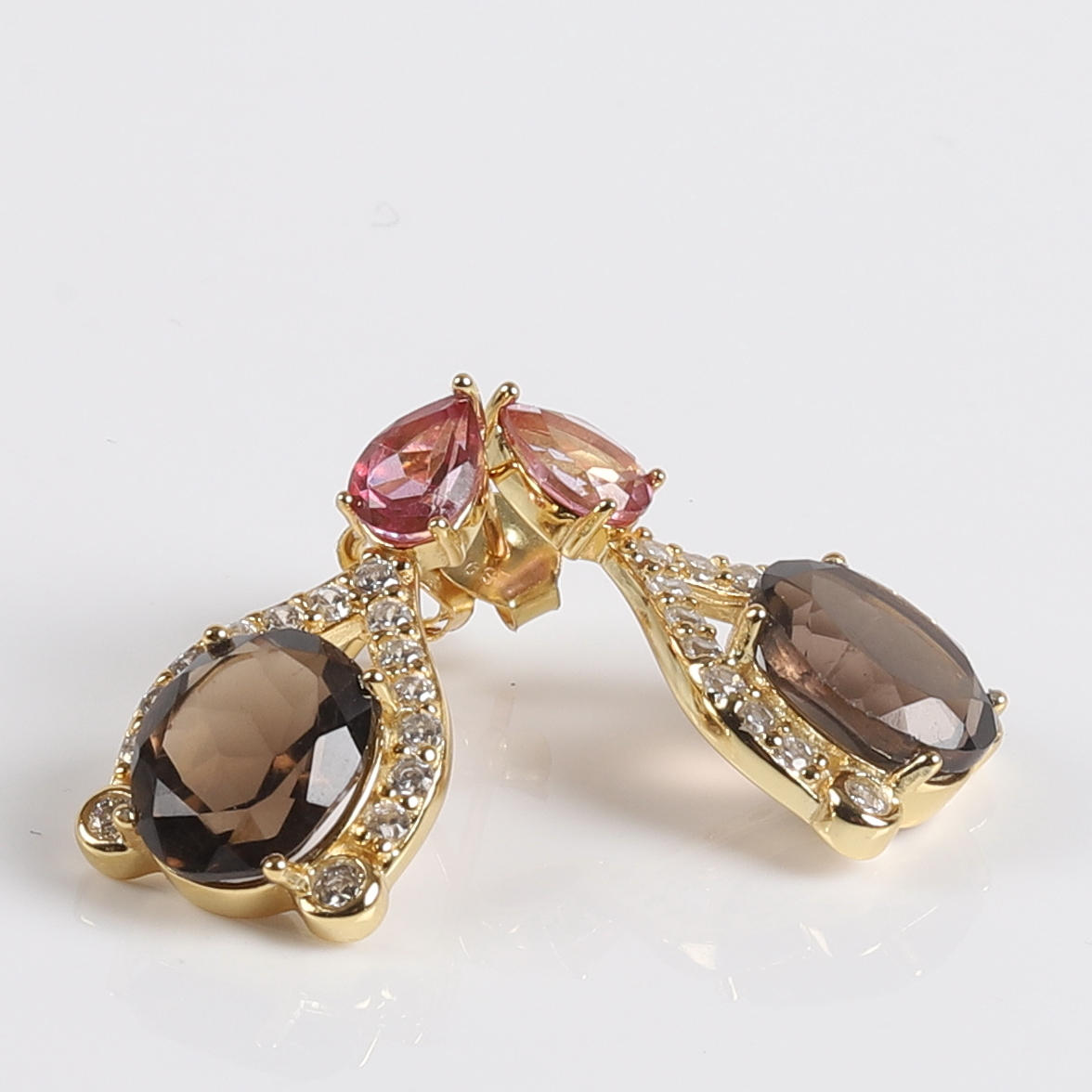 OHRRINGE, ein Paar, Sterlingsilber mit Halbedelsteinen, modern.