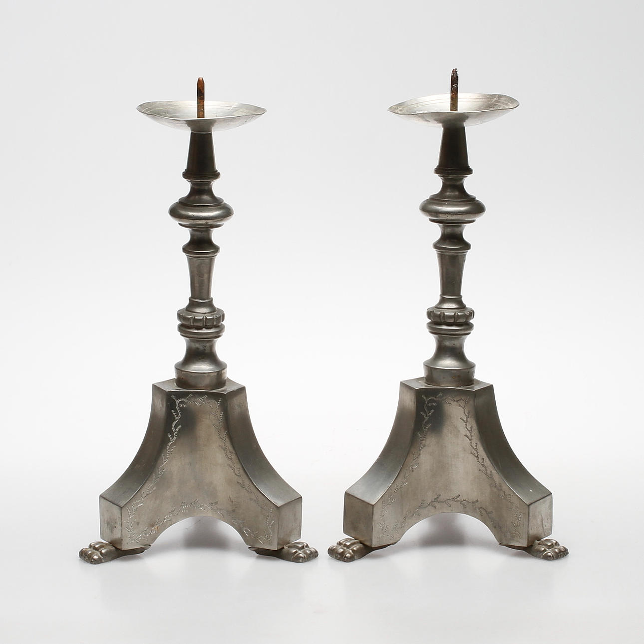 LJUSSTAKAR, ett par, tenn, 1900-tal.