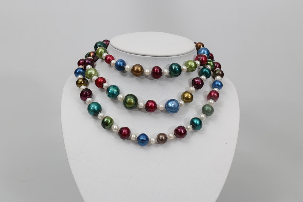 HALSBAND, infärgade sötvattenspärlor, 2000-tal.