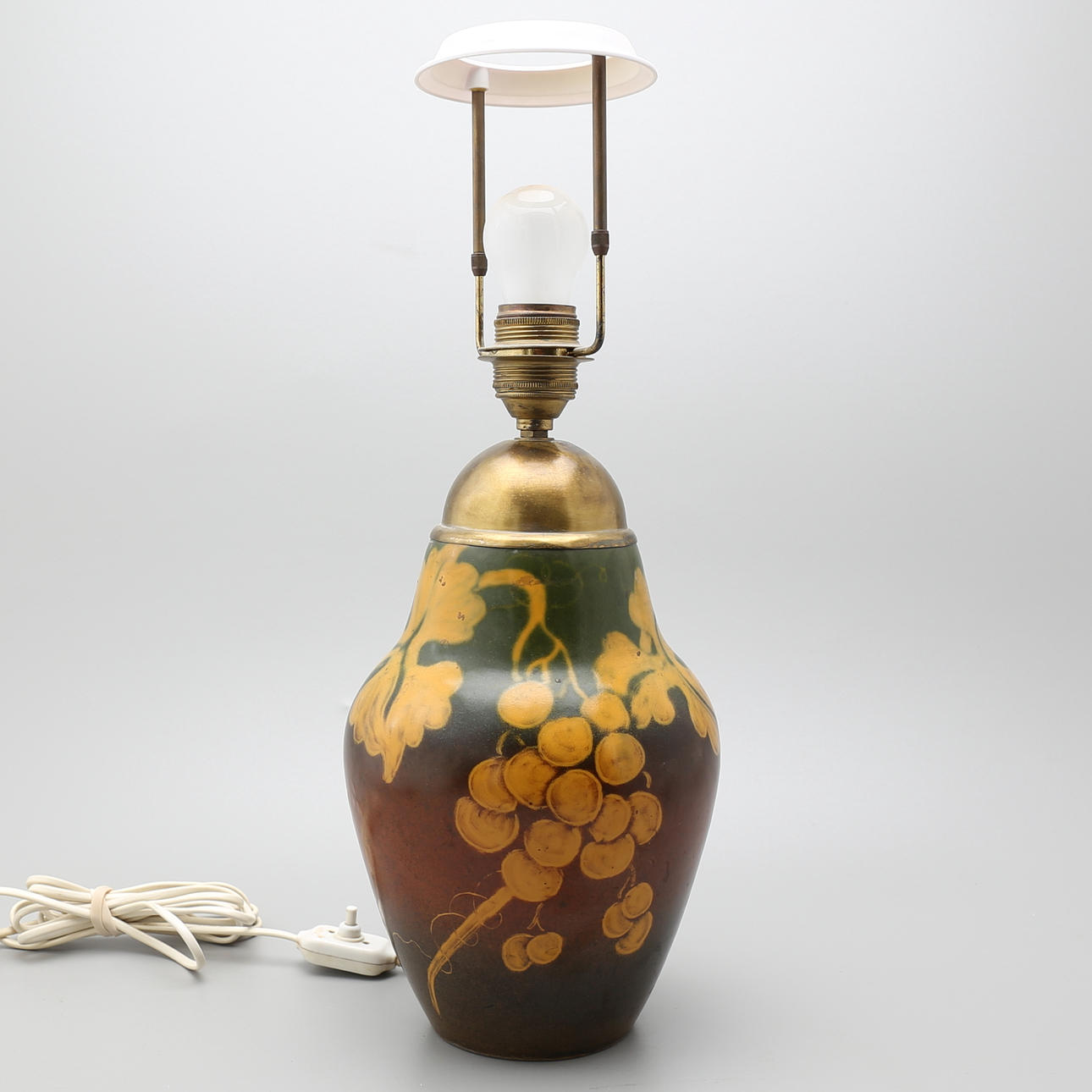 BORDSLAMPA, jugend, 1900-talets första hälft.